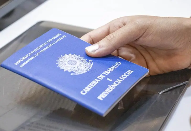 Laboratório Santa Amélia divulga oportunidade de emprego em Teixeira