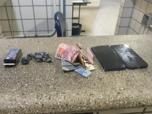 PMBA prende homem no centro de Teixeira de Freitas por tráfico de drogas